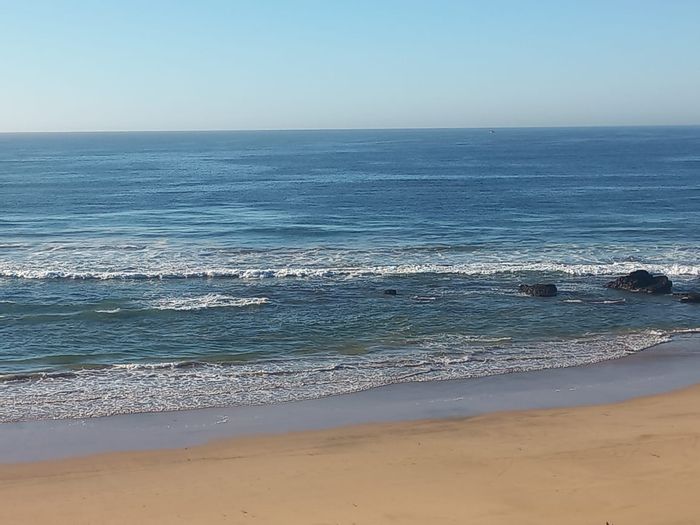 Bayview House For Sale: Dual-living, beach proximity, spacious layout, ample parking.