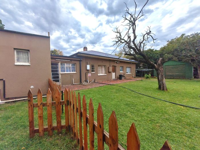 Bayswater House For Sale: Multi-unit investment with income-generating flats and pool.