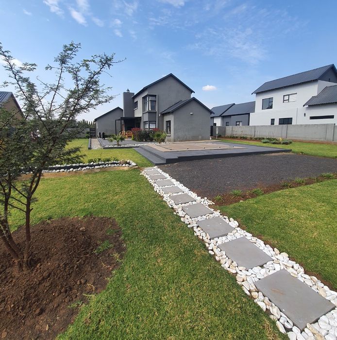 La Camargue Private Country Estate House To Rent: 4 Bedrooms, Pool, Garden, Double Garages.