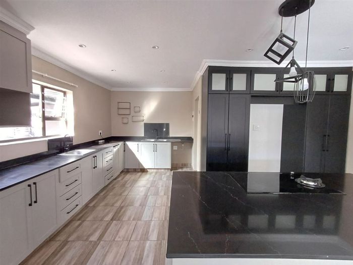 For Sale: Glen Marais Townhouse with 3 bedrooms, study, and ample parking.