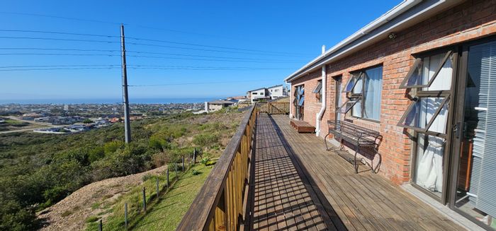 Seemeeu Park House For Sale: Dual-living, ocean views, spacious layout, ample parking.