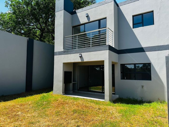 Bryanston House For Sale: 3 Bedrooms, patio, double garage, pet-friendly community.