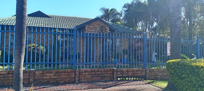 Ninapark House For Sale: 3 Bedrooms, double garage, patio, staff quarters, garden.