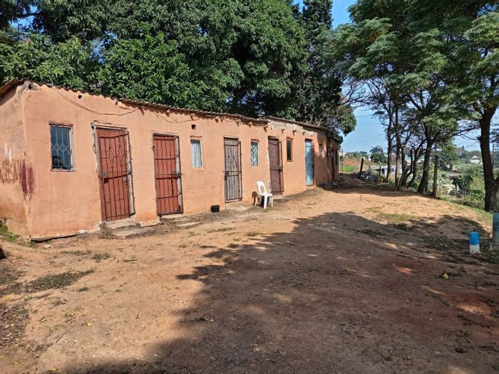 Ongoye Apartment For Sale: Spacious, near university, great earning potential, 2500 m² land.
