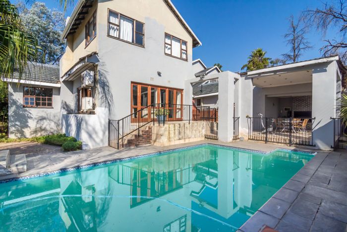 Lonehill House For Sale: 4 beds, cottage, pool, 24-hour security, entertainer's patio.