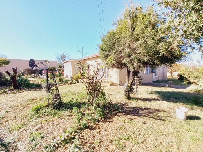 For Sale: House in Primrose East with expansive garden, flatlet, and triple garage.