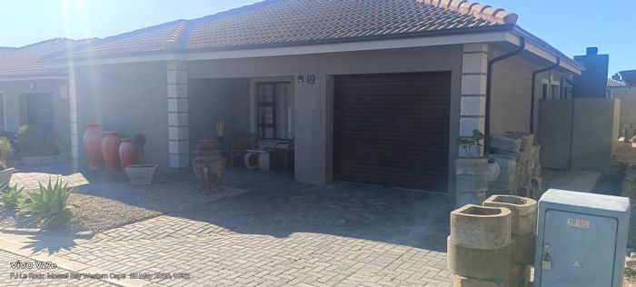 For Sale: House in Dana Bay with 2 beds, en-suites, garden, and garage.