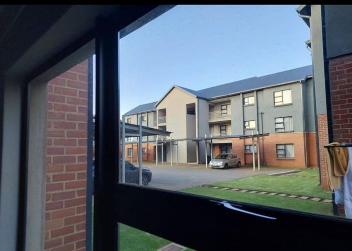 2 Bedroom Apartment To Rent in Boksburg East, near amenities and secure living.