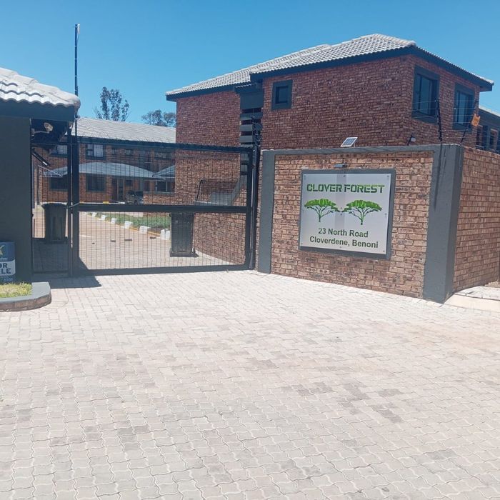 Cloverdene Apartment To Rent: 2 beds, private garden, 24-hour security, fibre ready.