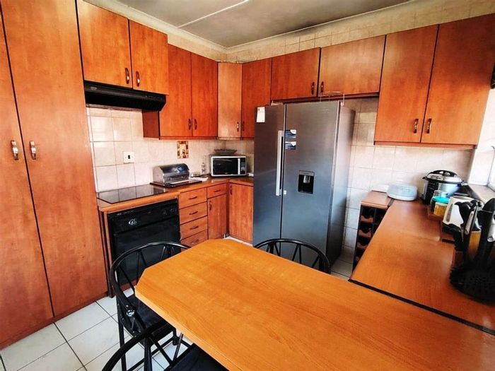 For Sale: Spacious 4-Bedroom House in Boksburg South with Garage and Family Room.