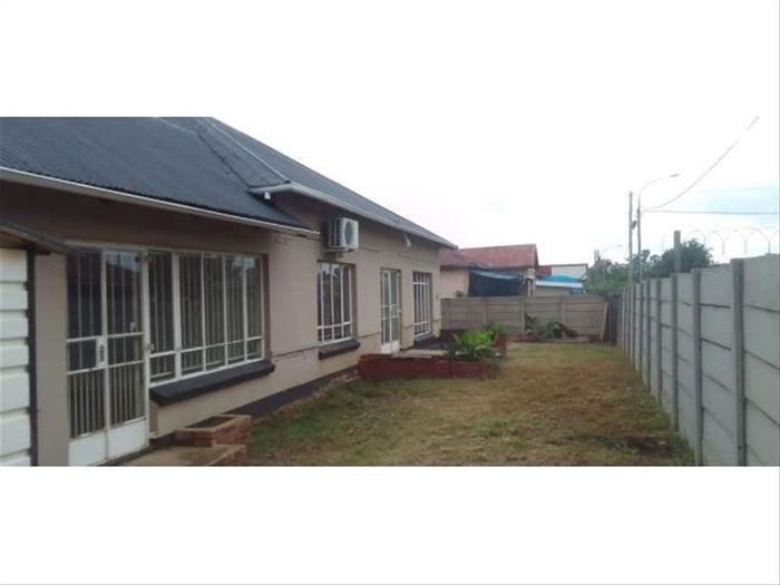 For Sale: 500m² Industrial Unit in Brakpan Central with flexible layout and secure access.