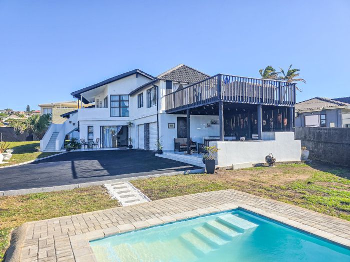 For Sale: Uvongo House with pool, sea views, outdoor bar, and ample parking.