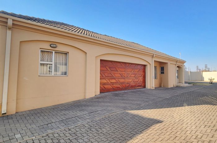 Erasmia House For Sale: 4 beds, 3 baths, double garage, secure complex.