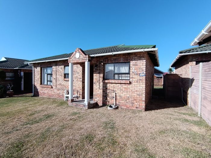 For Sale: 2-Bedroom Townhouse in Lorraine with pool, security, and private yard.