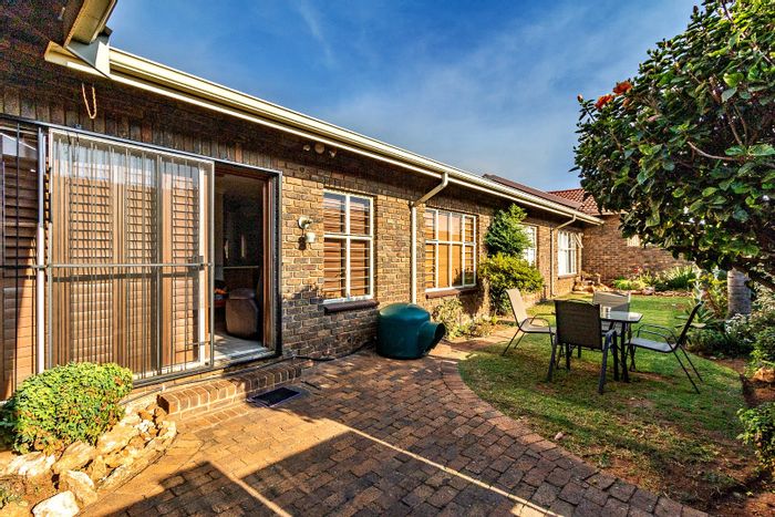 For Sale: 3-Bedroom Townhouse in Birchleigh North with private garden and home office.