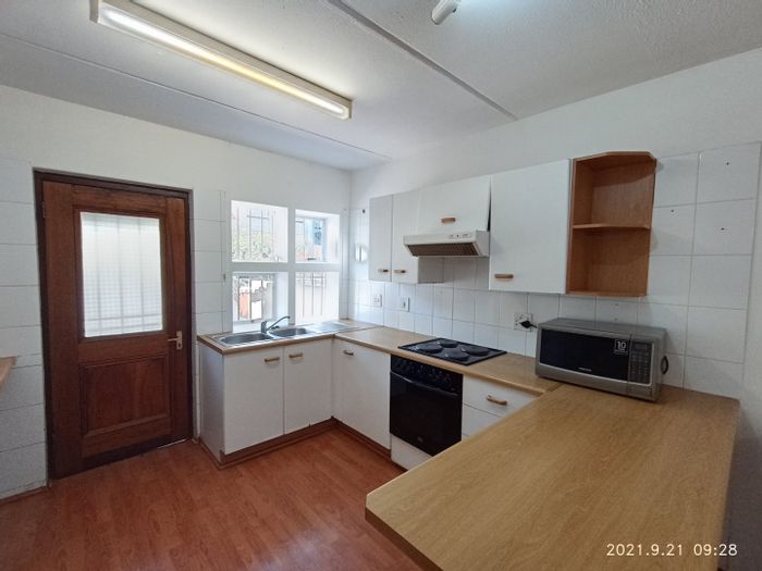 To Rent: 2-bedroom apartment in Atholl with pool, clubhouse, and secure parking.