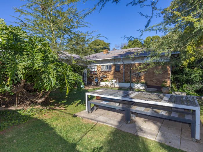 Edenvale Central House For Sale: 3 cottages, rental income potential, spacious garden.
