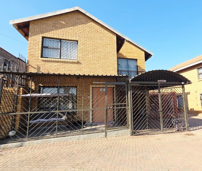 For Sale: Spacious 5-Bedroom Townhouse in Laudium with Enclosed Patio and Garage.