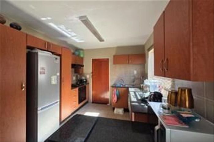 For Sale: Townhouse in Groeneweide with 2 bedrooms, garage, and scullery.