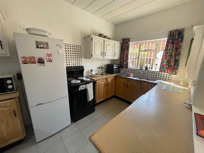 Dayanglen Townhouse For Sale: 2 Bedrooms, garage, spacious layout, and potential storage.