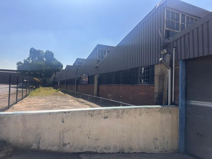 1500 sqm commercial property for rent in City & Suburban, diverse business potential.