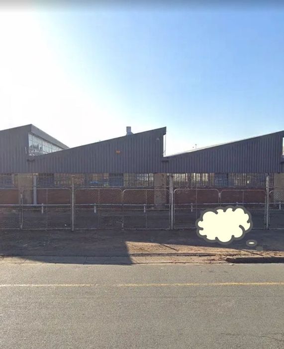 500 m² commercial property for rent in City & Suburban, ideal for various businesses.