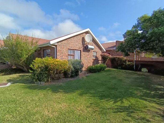 For Sale: Townhouse in Deoville Park with enclosed yard, garage, and access control.