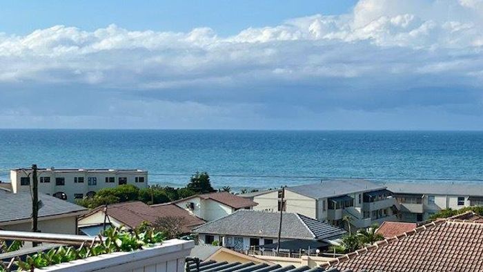 Uvongo House For Sale: 3 beds, pool, flatlet, beach access, double garage.