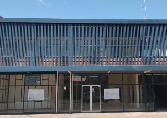 Klerksdorp Central: Commercial office space to rent, 80 m², central location, communal bathroom.