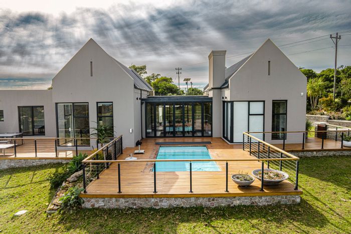 For Sale: House in Kragga Kamma with pool, deck, and game park views.