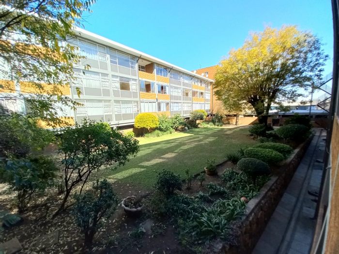 1-Bedroom Apartment For Sale in Eastleigh with secure parking and communal gardens.