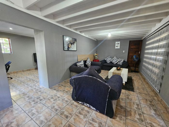 Furnished 1 Bedroom Apartment To Rent in Kingsview Ext 1, private viewings available.