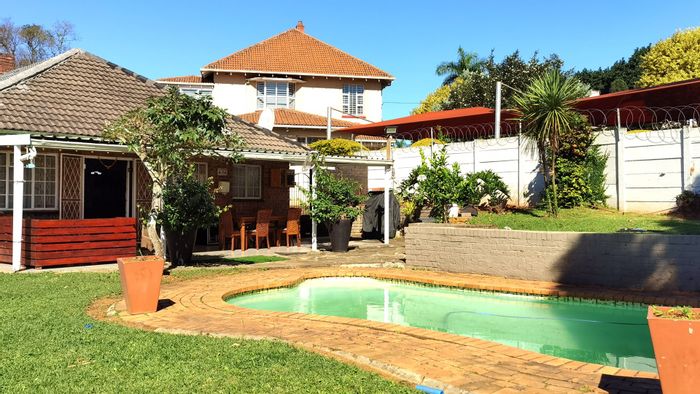 For Sale: House in Town Hill with 5 beds, pool, and business potential.