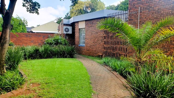 4-Bedroom House in Elarduspark For Sale with Pool, Garage, and Extended Family Suite.