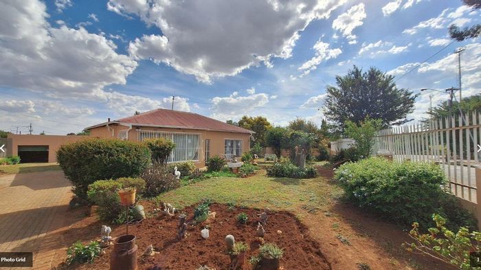 For Sale: House in Primrose with 2 beds, cottage, large yard, and garages.