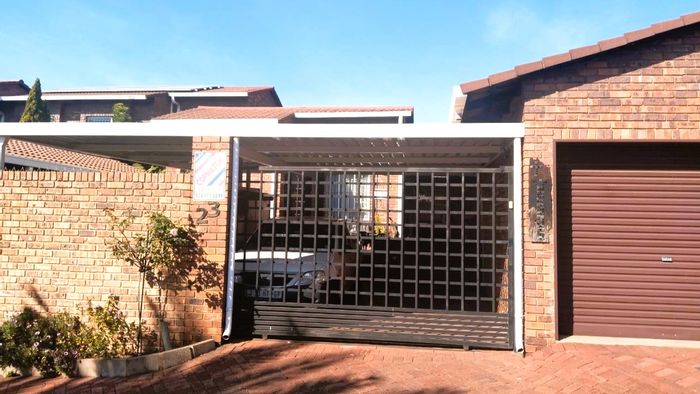 Zwartkop Townhouse For Sale: 3 beds, private garden, secure estate, solar system.