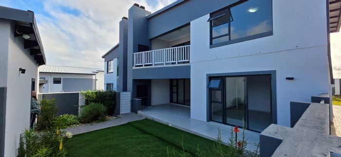 Spacious 6-bedroom house in Island View, ideal for dual living, For Sale.
