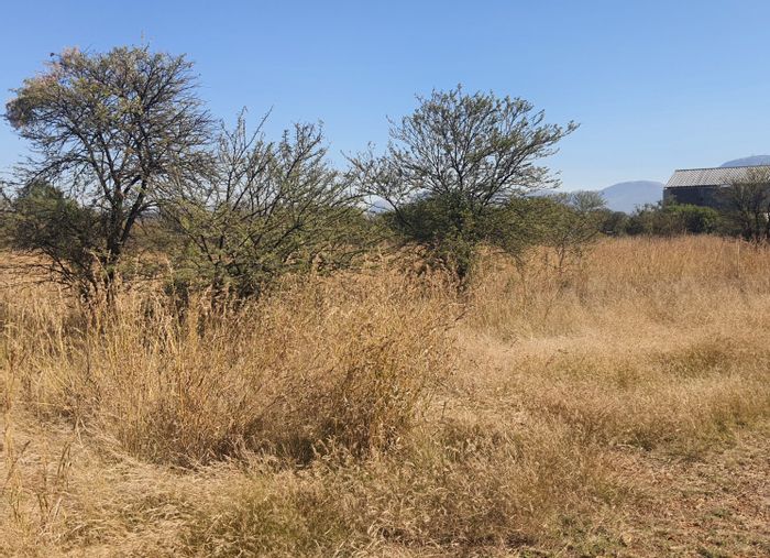 La Camargue Private Country Estate For Sale: 1343 m² vacant land with wildlife access.