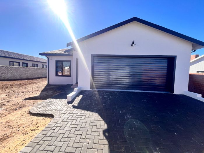 For Sale: House in Fountains Estate with open-plan living, built-in braai, and garden.