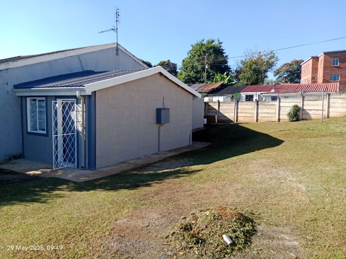 Northdale House For Sale: 1-bedroom, spacious kitchen, close to amenities.