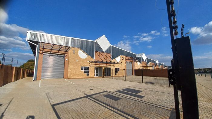 Industrial warehouse in Polokwane Industria to rent, featuring security and ample parking.