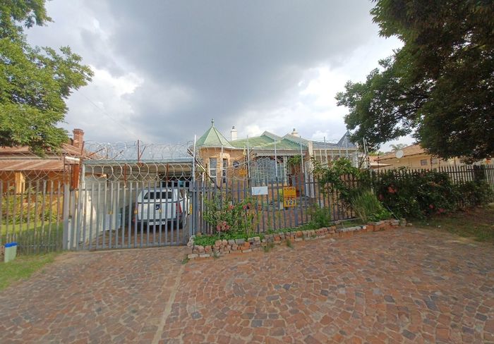 For Sale: Family House in Benoni Central with garden, garage, and outdoor entertainment.