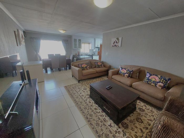 Celtisdal Townhouse For Sale: 3 beds, pet-friendly, spacious garden, secure complex.