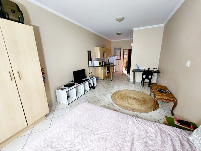 For Sale: Apartment in Vredenhof Sh with rental income, secure parking, and amenities.