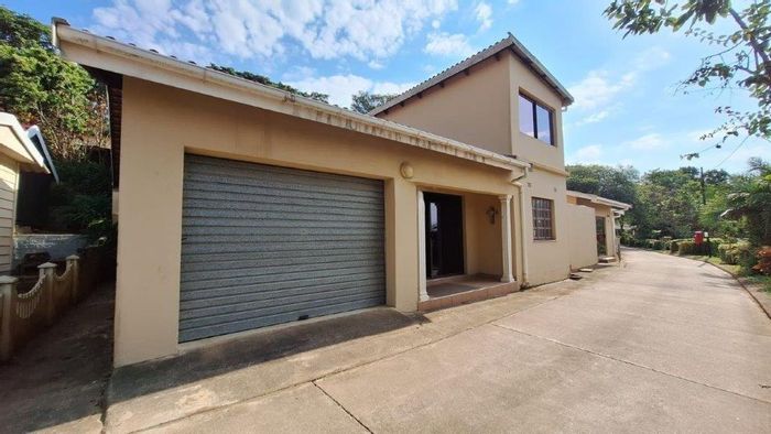 For Sale: Townhouse in Mtwalume Central with pool, garage, and sea views.