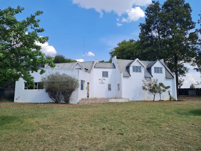 Mnandi Farm For Sale: 9 hectares, airstrip, development potential, existing dwellings.