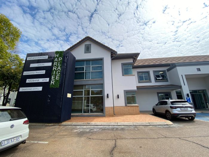 Hillcrest Commercial Office To Rent: Prime location, fitting allowance, 12 parking bays.