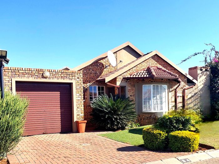 Pomona House For Sale: 3 Bedrooms, secure estate, garage, patio with braai.