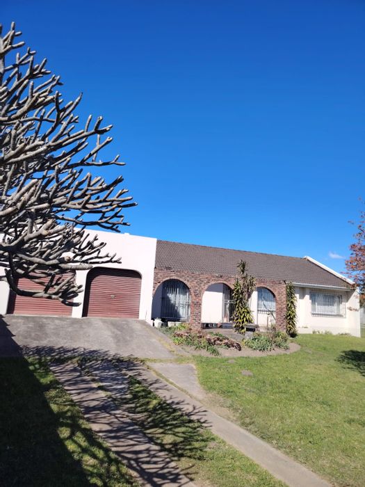 Amalinda House For Sale: 3 Bedrooms, security features, garden, development potential.