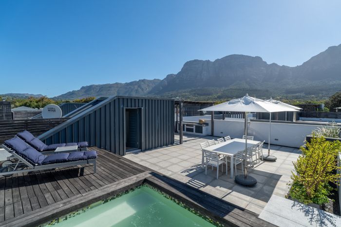 Newlands House To Rent: 3 beds, 3.5 baths, secure complex, stunning views.